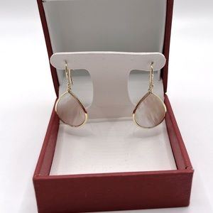 18k Yellow Gold Mother of Pearl Earrings